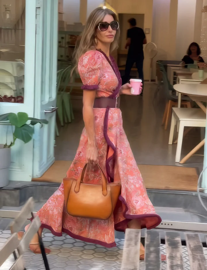 Elegancka Różowa Maxi Sukienka z Krótkim Rękawem