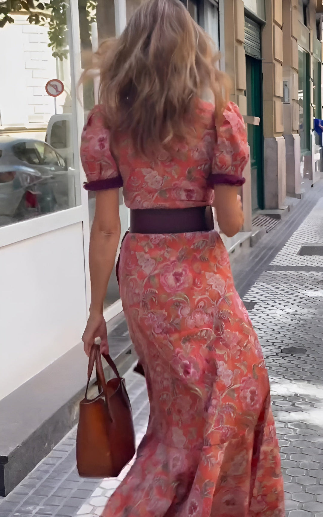 Elegancka Różowa Maxi Sukienka z Krótkim Rękawem