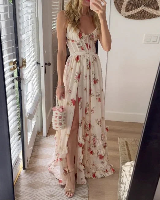 Liliana | Romantyczna sukienka maxi w kwiaty z falbaną i rozcięciem