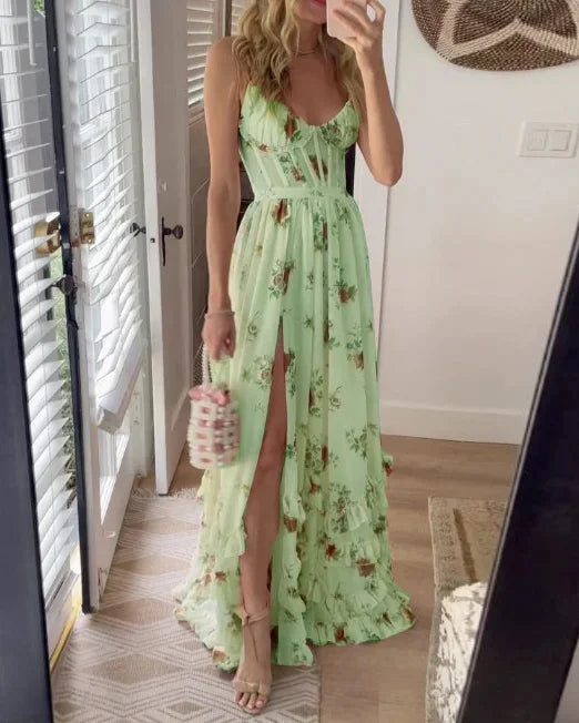 Liliana | Romantyczna sukienka maxi w kwiaty z falbaną i rozcięciem